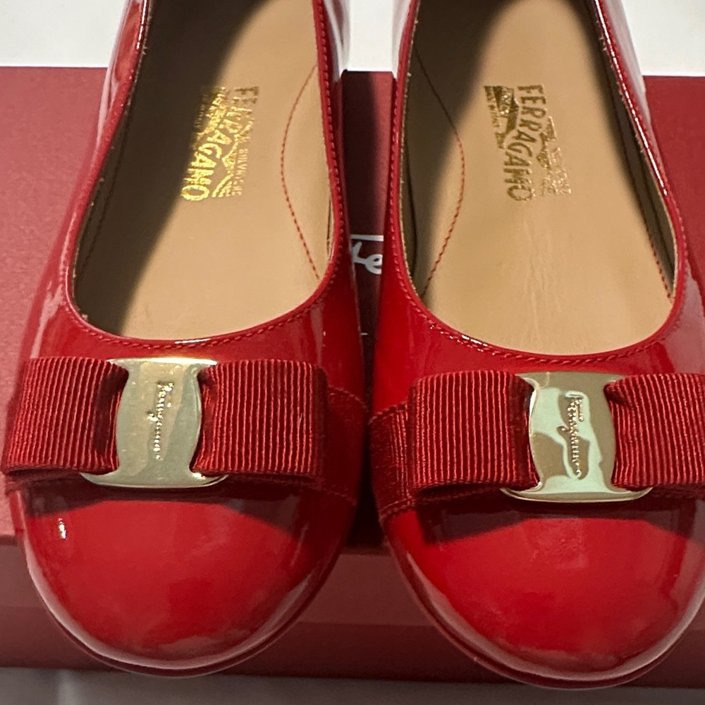 Salvatore Ferragamo Red Patent Leather Bow Ballet Flats - Picture 2 of 6